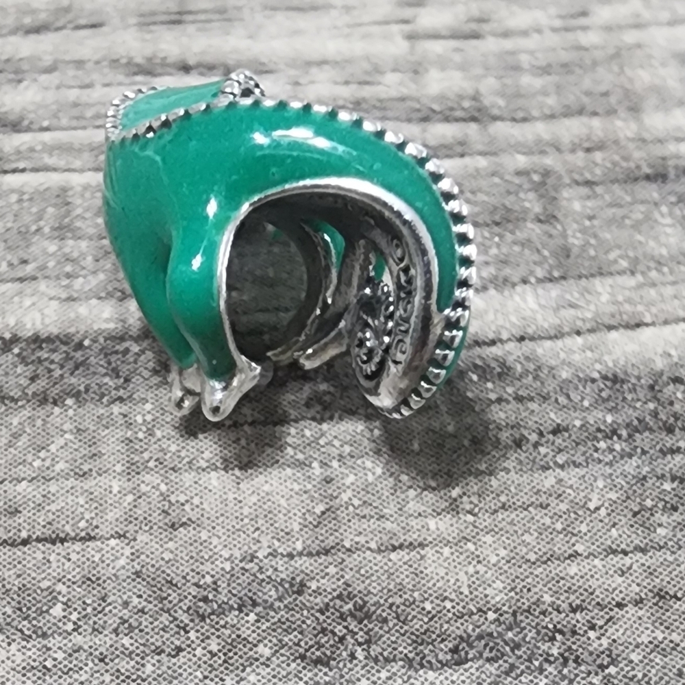 Disney Pandora Charm - Pascal Color-Changing - Picture 4 of 9